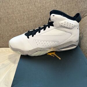 Men's White and Black Basketball Shoes